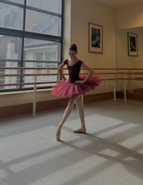 Royal Ballet School Aesthetic, Ballet Studio Photography, Ballet Class Aesthetic, Young Ballerina, Royal Ballet School, Ballet Recital, Dancer Lifestyle, Ballet Beauty, Dance Photography Poses