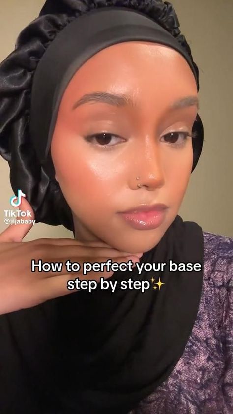 Simple Beginner Makeup, No Foundation Makeup Looks, Natural Soft Glam Makeup Black Women, Perfect Base Makeup, Beginner Makeup Tutorial, Tiktok Tutorial, Dark Skin Makeup Tutorial, Back To School Makeup, Makeup Life Hacks