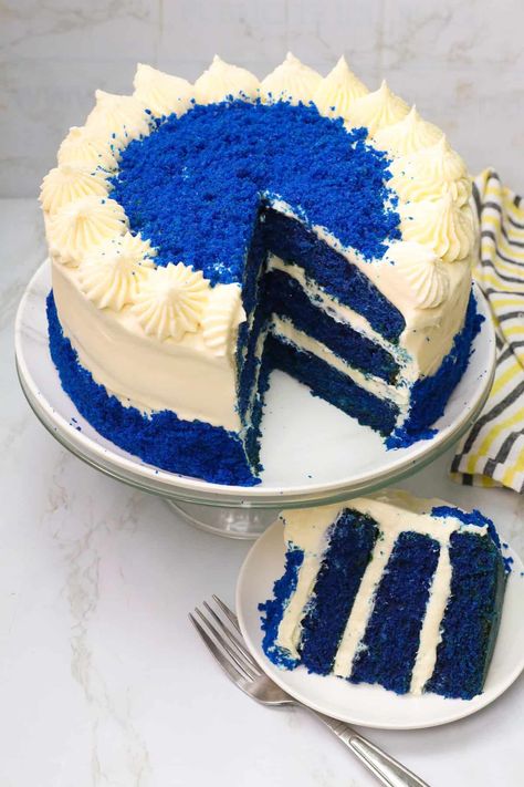 Blue Velvet Brownies, Blue Velvet Cake Recipe, Jello Frosting, Blue Velvet Cake, Triple Layer Cake, Blue Velvet Cakes, Pastor Anniversary, Bolo Red Velvet, Creamy Frosting