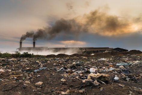 Photo déchets devant l'industrie de smok... | Premium Photo #Freepik #photo #usine-pollution #pollution-air #raffinerie #pollution Chernobyl Reactor, Best Hostels In Europe, Best Hotels In Dubai, Milan Travel, Best Cruise Ships, Corporate Values, La Pollution, Sand And Gravel, Environmental Concerns