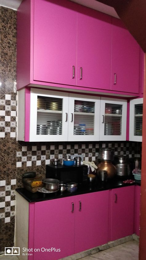 Kitchen Cubbords Colours, Kichan Tail Design, Kichan Farnichar Design, Pink Cupboard, Kitchen Unit Designs, Interior Design Kitchen Contemporary, Simple Kitchen Design, Modern Cupboard Design, Kitchen Modular