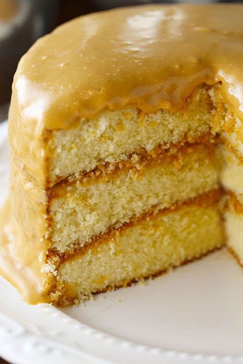 Old Fashioned Southern Burned Caramel Cake Caramel Cake Frosting, Quiche Chorizo, Caramel Cakes, Carmel Cake, Southern Caramel Cake, Cake Mom, Mousse Au Chocolat Torte, Caramel Cake Recipe, Southern Cake