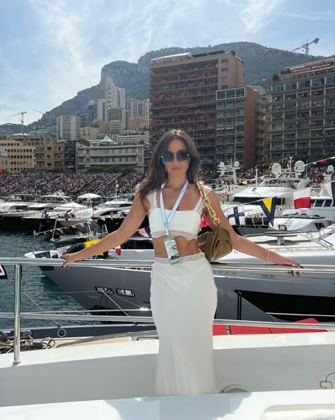 Monaco Grand Prix Outfit Women, F1 Monaco Outfits, Monaco Aesthetic Outfit, Gran Prix Outfit, Monaco Aesthetic Fashion, Monaco Instagram Pictures, Monaco Gp Outfits, F1 Grand Prix Outfits, Grand Prix Monaco