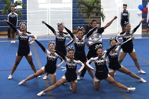 Ka Leo o Nā Koa : Maui Warriors take cheer title second year in a row Youth Cheer Stunts, Cheer Formations, Easy Cheer Stunts, High School Gymnasium, Peewee Cheer, Cheer Pyramids, Formation Ideas, Youth Cheerleading, Cheer Moves