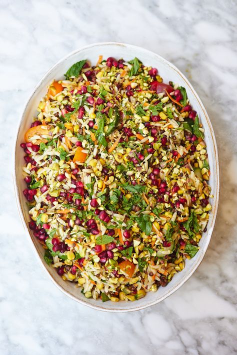 Tucking into this fresh and crunchy rainbow orzo salad will no doubt fill work colleagues with envy. The addition of mint, pomegranate and pistachios takes a simple salad up a notch, making it a brilliant workday lunch that’s worth getting excited for. Veggie Butter, Deliciously Ella Recipes, Rainbow Salad, Deliciously Ella, Simple Salad, Orzo Salad, Food And Recipes, Easy Salads, Breakfast Lunch Dinner