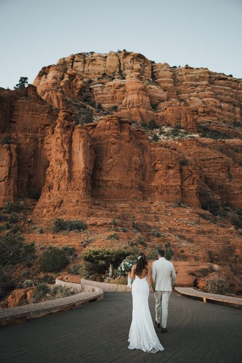 Chapel of the Holy Cross Wedding // Sedona Photographer, Planner & Florist at the Amara | Jane in the Woods Blog || Sedona & Destination Wedding Photographer Wedding Photos In Desert, Sedona Wedding Ideas, Chapel Of The Holy Cross Sedona, Sedona Wedding Photos, Photographer Planner, Sedona Arizona Wedding, Las Vegas Wedding Photos, Sedona Elopement, Cross Wedding