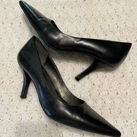 Connie leather pumps. Size 7M. 3.5” heels Black Pointed Heels, Multi Colored Heels, Tie Heels, Grey Heels, Chunky Heel Pumps, Black Leather Pumps, Velvet Heels, Pointed Heels, Brown Heels