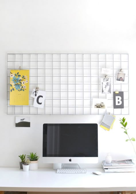 Create a simple DIY memo board to keep you organized in your dorm room. Diy Decoracion, Memo Boards, Small Room Design, Memo Board, Home Office Organization, Decor Display, Office Inspiration, Office Organization, Small Space Living