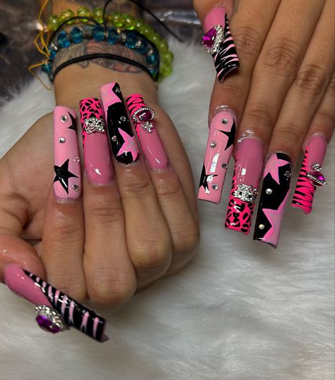 Hot Pink And Black Cheetah Nails, Xl Long Acrylic Nails Y2k, Nail Inspo 2024 Pink, Stilleto Y2k Nails, Y2k Nail Inspo Medium, Neon Y2k Nails, Pink Zebra Nails Y2k, Male Acrylic Nails, Hot Pink Cheetah Print Nails