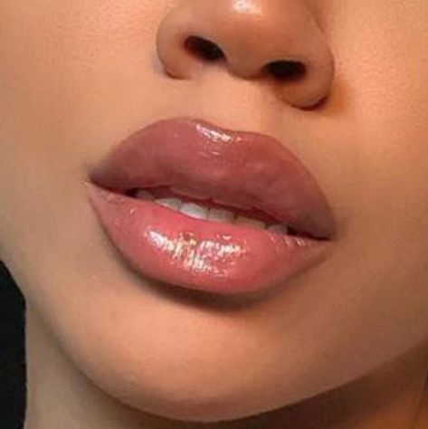 Thick Lips Aesthetic, Overlined Lips, Rectangle Face Shape, Plump Lips Naturally, Pretty Teeth, 2024 Manifestation, Botox Lips, Hair Styels, Hot Pink Lips