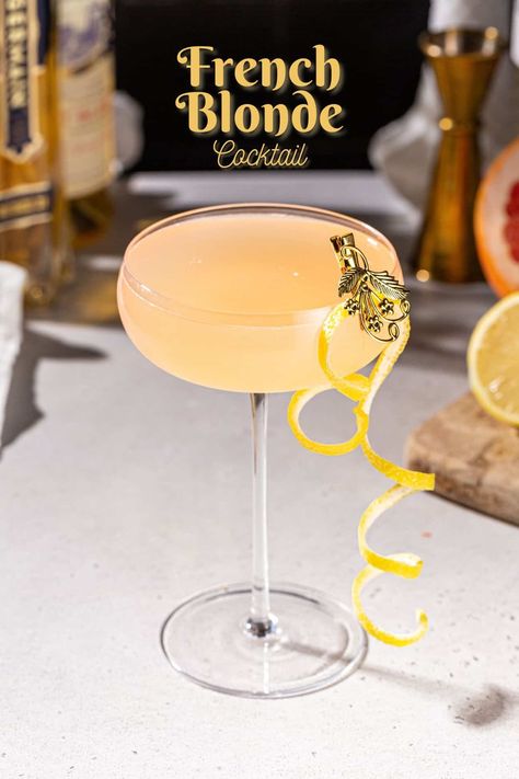 The French Blonde cocktail recipe is so delicious, and reportedly a favorite cocktail of Taylor Swift! Grapefruit juice and Lillet Blanc are the stars of this drink, and they go so well with elderflower liqueur, lemon and gin. This beauty of a cocktail is easy to make at home, but elegant enough for any fancy event! Perfect for a bachelorette party, hen night or even Valentine's Day cocktails! French Blonde Cocktail, French Blonde Cocktail Recipe, Lillet Blanc Cocktails, Gin And Grapefruit, Elderflower Drink, French Blonde, Grapefruit Drink, Easy Gin Cocktails, Cocktails And Canapes