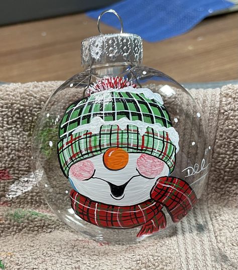 Christmas Ball Painting Ideas, Ornament Painting Ideas Ball, Hand Painted Ornaments Diy Christmas Balls, Painted Christmas Ornaments Bulbs, Painted Clear Ornaments, Painted Christmas Bulbs, Hand Painted Ornaments Glass Ball, Painted Snowman Ornaments, Ornament Painting Ideas