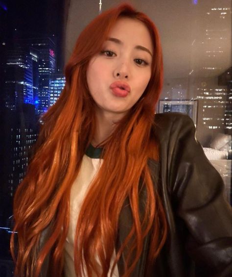 Yunjin Red Hair, Red Hair Wallpaper, Red Hair Kpop, Yunjin Instagram Update, Yunjin Instagram, Hair Wallpaper, Yunjin Kim, Huh Yunjin, Hair Icon