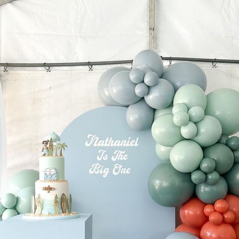 Balloon Artistry Melbourne ™️ on Instagram: "Nathaniel is the big One. Surf theme set up for a beautiful baby boy.
Cake @floscakesandcookies 
Cut out @event.signs 
Props and balloons @balloon_artistry_melbourne 
#melbourneballoons #surfthemebirthdayballoons #birthdayballoons #thebigone" Event Signs, Boy Cake, The Big One, Birthday Balloons, Melbourne, Surfing, Cut Out, Balloons