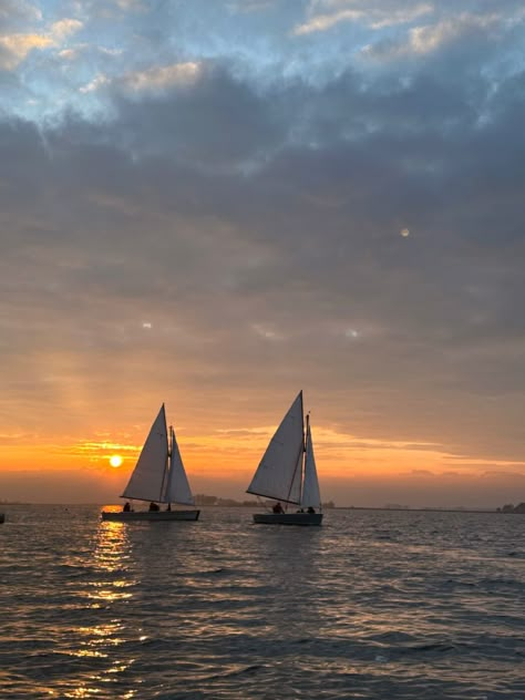 Sailing sunset sun water aesthetic summer Sea Scouts, Sun Illustration, Salt Air, Dream Aesthetic, Sailing Yacht, Ocean Sunset Photography, Sunrise Photography, 2025 Vision, Date Ideas