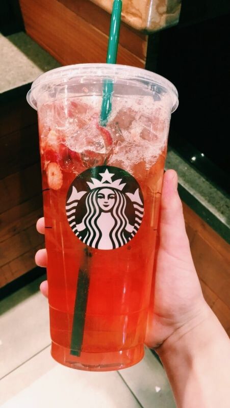 Jus Strawberry Aesthetic, Starbucks Strawberry Acai, Starbucks Strawberry Acai Refresher, Strawberry Acai Refresher, Starbucks Strawberry, Strawberry Aesthetic, Strawberry Acai, Starbucks Menu, Starbucks Drink