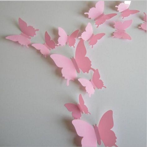 Elle coupe un carré dans un papier très coloré et en quelques plis seulement, elle réalise le plus magnifique des papillons! - Bricolages - Trucs et Bricolages Diy Papillon, 3d Butterfly Wall Decor, Butterfly Wall Decals, Butterfly Decal, 3d Butterfly Wall Stickers, Diy Butterfly, Butterfly Wall Decor, Wall Stickers Home Decor, 3d Butterfly