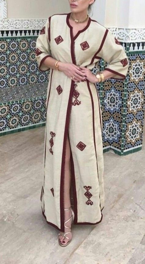 Arabic Fashion Women, Arab Fashion Modern, Kaftan Dress Modern, Modern Kaftan, Look Gatsby, Morrocan Fashion, Skirt Classy, Moroccan Kaftan Dress, Moroccan Clothing