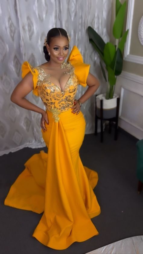 Dress Fashion Photography, Yellow Mermaid, Mermaid Long Bridesmaid Dresses, Elegant Evening Dresses, Lace Up Bodycon Dress, African Wedding Attire, Bridesmaid Gowns, Style Royal, Bridesmaid Dressing Gowns