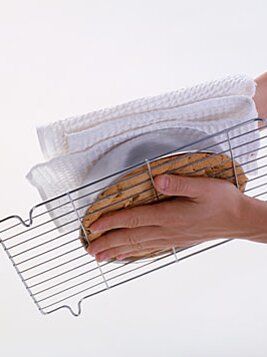 Hands holding wire rack against baked cake in cake tin, upside down Cool Cakes, Cupcake Decoration, Cooling Rack, Layer Cakes, Cake Frosting, Cake Servings, Real Simple, Cake Tins, Cake Tutorial