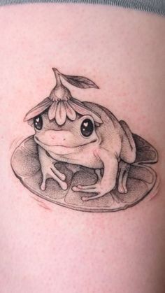 Frogs And Flowers Tattoos, Frog Tattoo Flower, Whites Tree Frog Tattoo, Frog With Hat Tattoo, Realistic Frog Tattoo, Bullfrog Tattoo, Frog Flash Tattoo, Frog Tattoo Design, Toad Tattoo