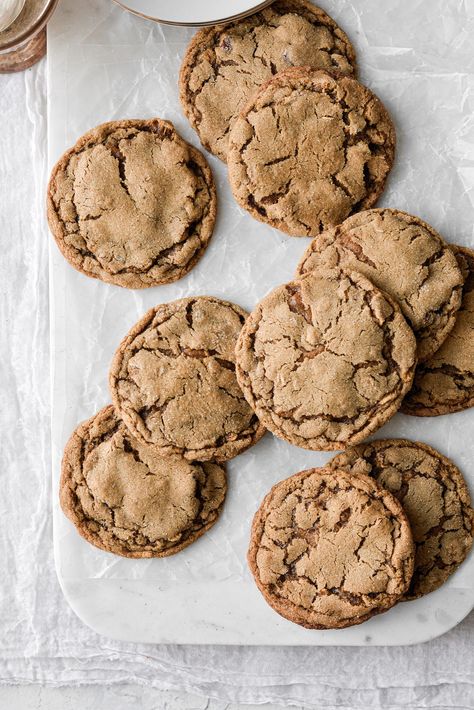 Everyday Cookies, Bright Photography, Chewy Ginger Cookies, Crackle Cookies, Ginger Cookie Recipes, Ginger Molasses, Ginger Molasses Cookies, Pecan Cookies, Molasses Cookies