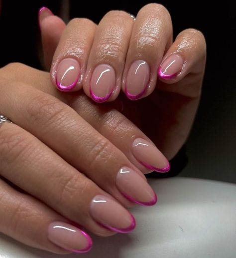 39 Fun French Tip Nail Designs That Put a Fresh Spin On The Classic – May the Ray Gel Tips Nails Ideas Almond, Almond Nails Designs Summer Pink, French Nails Cortas, Almond Short Nails Design, Chrome French Tips, Tip Nail Designs, Chrome French, Milky Nails, French Tip Nail Designs