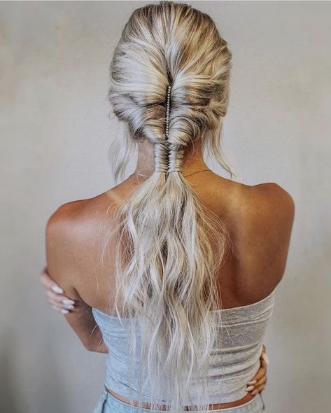 Topsy Tail Hairstyles, Tail Hairstyles, Fancy Ponytail, Topsy Tail, Tail Hairstyle, Infinity Braid, Boho Hairstyle, Ponytail Hairstyles Easy, A Ponytail