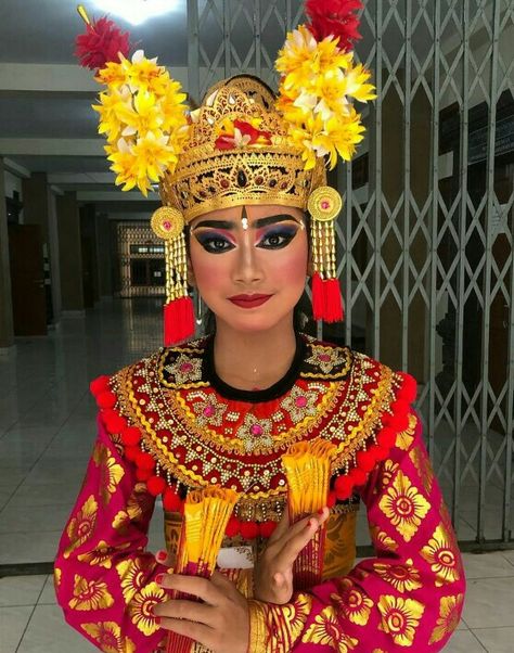 Make Up Tari Tradisional, Make Up Bali, Make Up Tari, Mythology Costumes, Element Design, Balinese, Festival Captain Hat, Makeup Tutorial, Captain Hat