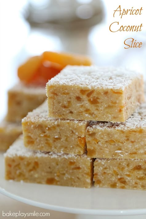 Want an Apricot Coconut Slice that is completely no-bake, takes just 5 minutes… Apricot Slice, No Bake Slices, Coconut Slice, Slices Recipes, Dessert Food, Thermomix Recipes, No Bake Treats, Food Cakes, Lunch Boxes