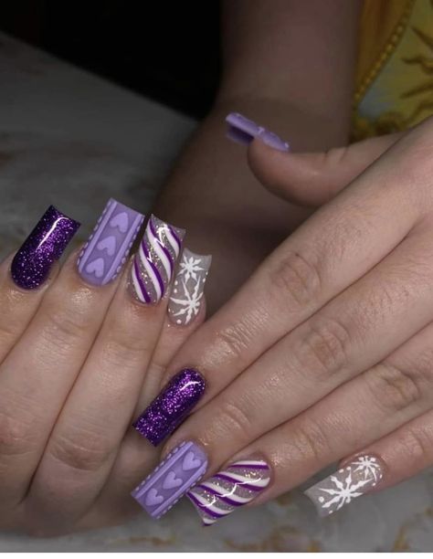 Purple Sweater Nail Designs, Pink And Purple Winter Nails, December Nails Purple, Purple Glitter Christmas Nails, Purple Winter Nails Acrylic, Holiday Nails Purple, December Birthday Nail Ideas, Purple Christmas Nails Acrylic, Purple Snowflake Nails