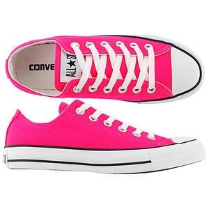 Feel the coolness All Star Pink, Shoes Sneakers Converse, Pink Chucks, Cool Converse, Converse Outfits, Curvy Petite Fashion, Pink Converse, Sneakers Converse, Outfits With Converse