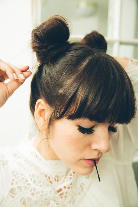 twisted double buns tutorial + come to yoga with me! Sassy Haircuts, Easy Everyday Hairstyles, Hairstyle Youtube, Short Hair Bun, Hair Bun Tutorial, Gorgeous Hair Color, Asian Short Hair, Yoga Style