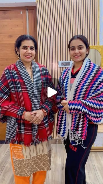 Sunita Jigyasa Lohchab on Instagram: "Shawl hack ♥️
.
.
.
.
#fashion #shawl #reels #stitching #diy" Hack Fashion, Stitching Hacks, Stitching Diy, Silk Saree Blouse Designs, Silk Saree Blouse, Scarf Tying, Knitted Shawls, Saree Blouse Designs, Sewing Techniques