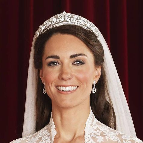 Kate Middleton Wedding Tiara, Kate Middleton Makeup, Princess Diana Wedding Dress, Princess Beatrice Wedding, Kate Middleton Wedding Dress, Diana Wedding Dress, Duchesse Kate, Düşes Kate, Princess Diana Wedding