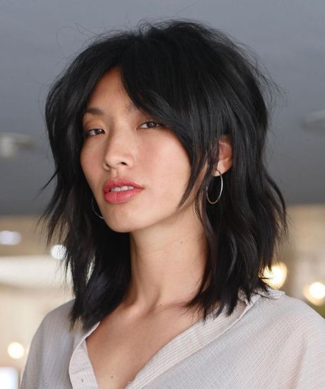 Sassy Medium Shag for Brunettes Spring Haircuts, Choppy Bob Haircuts, Short Shag Haircuts, Textured Curly Hair, Face Framing Bangs, Fall Hair Cuts, Choppy Bob, Edgy Hair, Shag Haircut