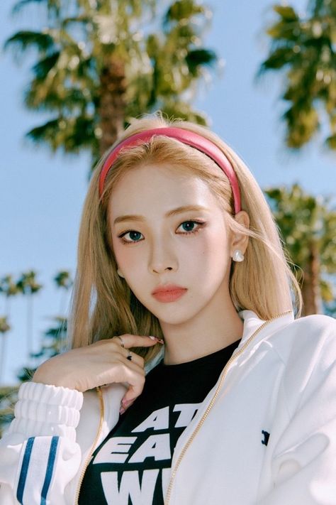 aespa pics on Twitter: "#aespa Melon Magazine Exclusive Photos https://t.co/khrVk89Mud" / Twitter Karina Spicy, Aespa Spicy, Blonde Asian, Black Mamba, My World, Kpop Girl Groups, K Idols, Korean Singer, Melon