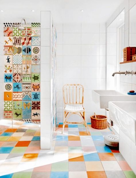 Multi Color Tile, Kids Bathroom Design, Colourful Bathroom, Colorful Bathroom Tile, Bathroom Decor Colors, Bad Inspiration, Bathroom Tile Designs, Gorgeous Bathroom, Diy Bathroom Decor