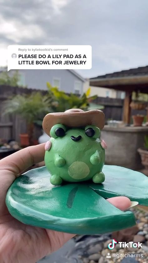 Clay Jewellery Holder, Cowboy Frog, Ac New Leaf, Sculpture Art Clay, How To Make Clay, Diy Crafts To Do, Ceramics Pottery Art, Cute Clay, Clay Art Projects