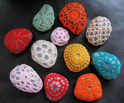 Crochet Stone, Sea Stones, Crochet Decoration, Crochet Wrap, Stone Wrapping, Crochet Mandala, Crochet Round, Rock Crafts, Crochet Home