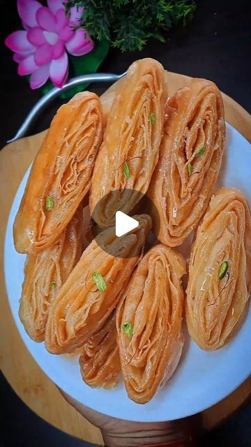 Shilpi Singh on Instagram: "khaja Recipe Odisha sweet Recipe  .. ... .. #khaja #odisha #sweets #holi #holirecipes #festival #cooking #trendingreels #food #viral #chirote" Quick Indian Snacks Easy Recipes, Holi Snacks Recipe, Diwali Snacks Ideas, Diwali Recipes Sweets, Chirote Recipe, Indian Snacks Recipes Easy, Diwali Snacks Recipe, Diwali Food Ideas, Quick Snacks Easy Indian