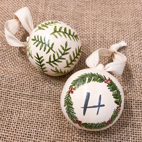 Pottery Bauble Painting, Bauble Decoration Ideas Easy Diy, Bauble Painting Ideas, Hand Painted Baubles, Painted Baubles, Ceramic Baubles, Hand Painted Bauble, Pottery Ornaments, Diy Pottery Painting