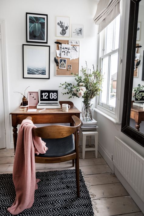 5 Winter Decorating Tips to Steal From a Cozy Home in Bath, England Desk Diy, Interior Design Minimalist, Office Nook, Small Home Office, Home Office Space, A Desk, Home Office Design, Home Fashion, My New Room