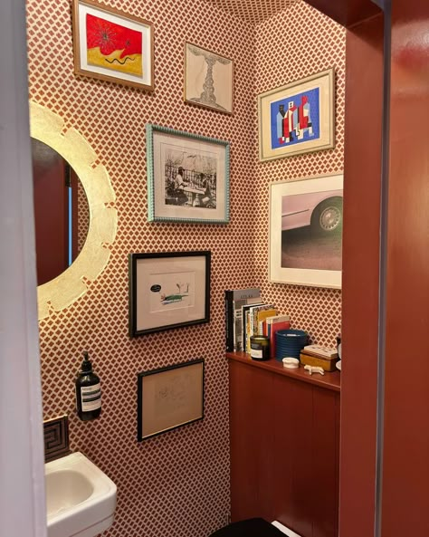 Lucy Williams Home | I thought the new loo deserved a spot on the grid ♥️ | Instagram Lucy Williams Home, Girl Apartment, Lucy Williams, Downstairs Loo, Welcome To My House, Bermuda Triangle, Downstairs Bathroom, Mid Century Modern House, Guest Bathroom