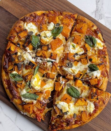 Squash And Ricotta, Fall Pizza, Butternut Squash Pizza, Ricotta Pizza, Squash Pizza, Cast Iron Pizza, Focaccia Pizza, Meat Casserole, Cooking Pizza