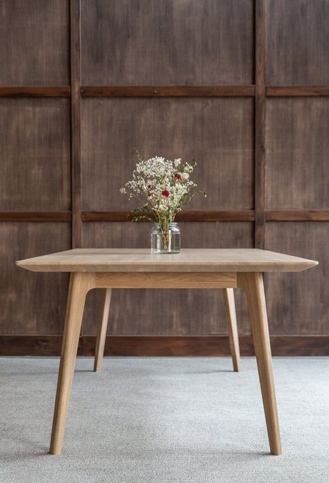 Wooden Dining Table Modern, Oak Dining Room Table, Wood Dining Table Modern, Simple Dining Table, Oak Dining Room, Modern Kitchen Tables, Trestle Dining Tables, Kitchen Table Settings, Dining Table With Bench