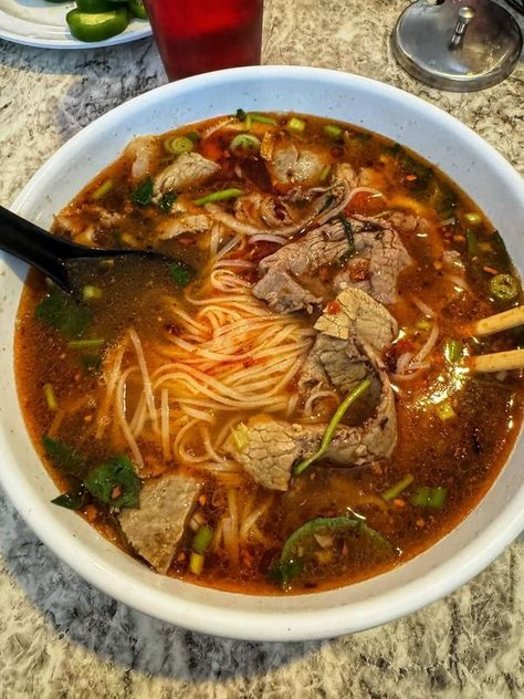 Spicy Pho, Ground Beef Steaks, Warm Soup Recipes, Earth Food, Childhood Food, Vietnam Culture, Cook Ideas, Soup Lovers, Pho Soup