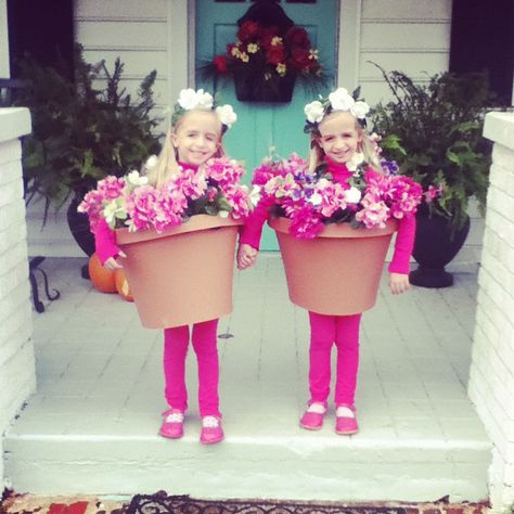 Flower Pot Costume, Halloween School Crafts, Diy Butterfly Costume, Diy Flower Pot, Flower Costume, Plastic Planter, Diy Sewing Tutorials, Homemade Halloween Costumes, Diy Flower Pots