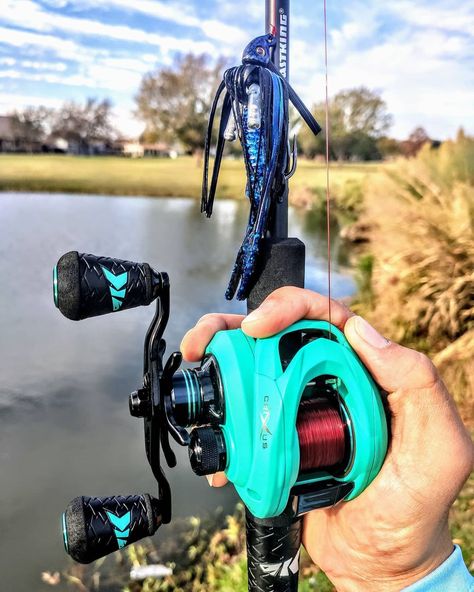 POTv | Freshwater Fishing (9K) on Instagram: “☀️‼️RISE AND SHINE‼️☀️ . . ✅ Check out ➡️ @poppinoutdoors (For future content and giveaway)” Best Fishing Rods, Fishing Photos, Fishing Pictures, Fishing Rods And Reels, Fishing Rigs, Sea Spray, Happy Winter, Freshwater Fishing, Unique Architecture