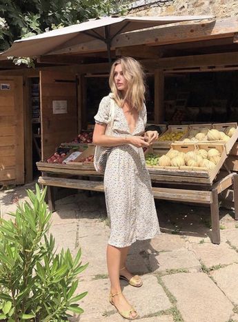 Country Look For Women, French Woman Style, Dress Like A French Woman, Warm Vacation, Something In The Water, Country Style Living Room, Dress Like A Parisian, Cute Vacation Outfits, Country Style Outfits